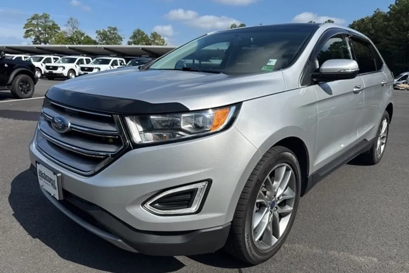 2017 Ford Edge Titanium photo 1