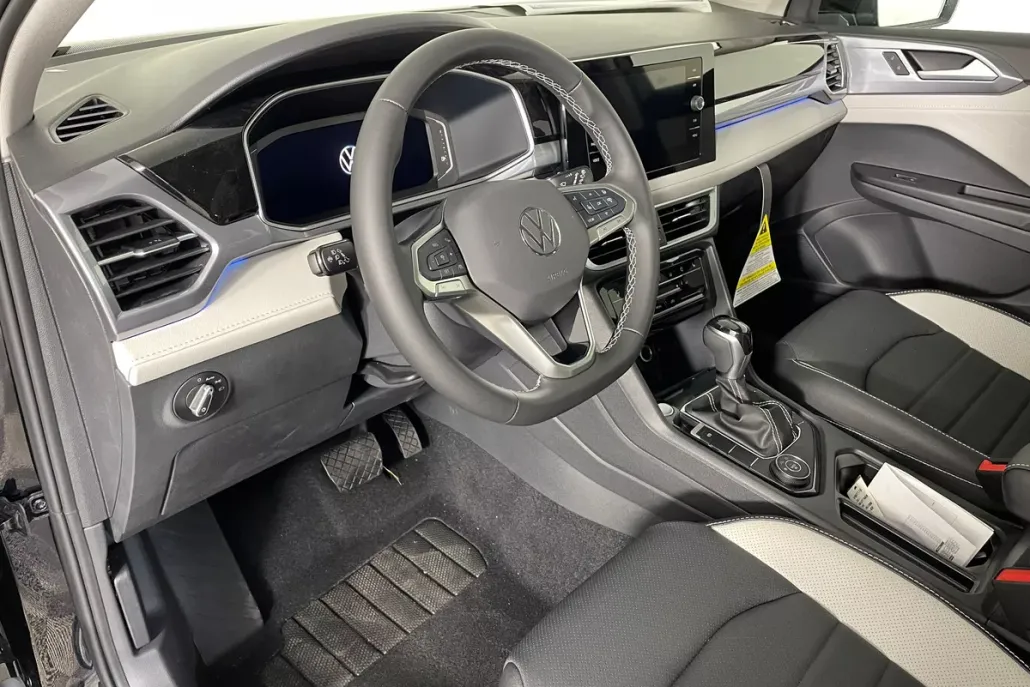 2025 Volkswagen Taos SEL photo 1