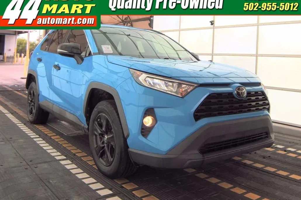 2021 Toyota RAV4 XLE photo 1