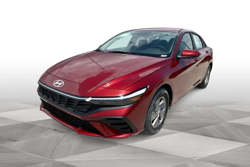 2025 Hyundai Elantra SE photo 1