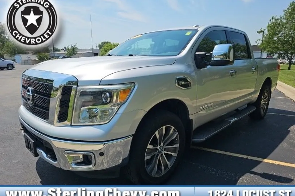 2017 Nissan Titan SL photo 1