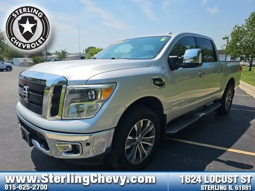 2017 Nissan Titan SL photo 1