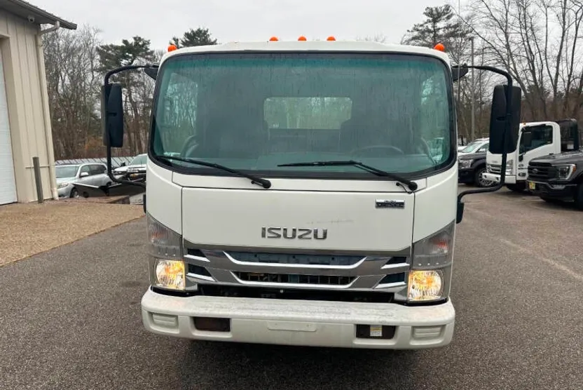 2019 Isuzu NRR photo 1