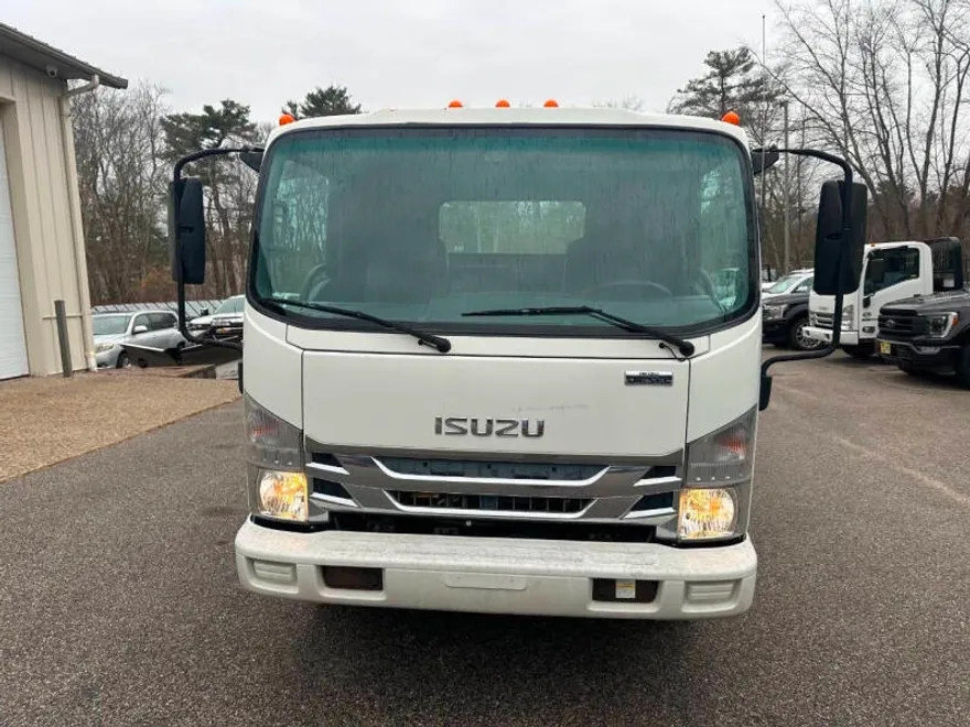 2019 Isuzu NRR photo 1