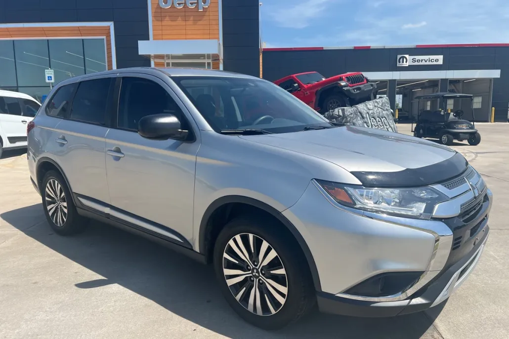 2019 Mitsubishi Outlander ES photo 1