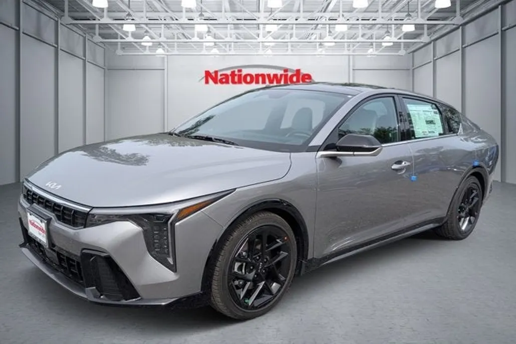 2025 Kia K4 GT-Line Turbo photo 1