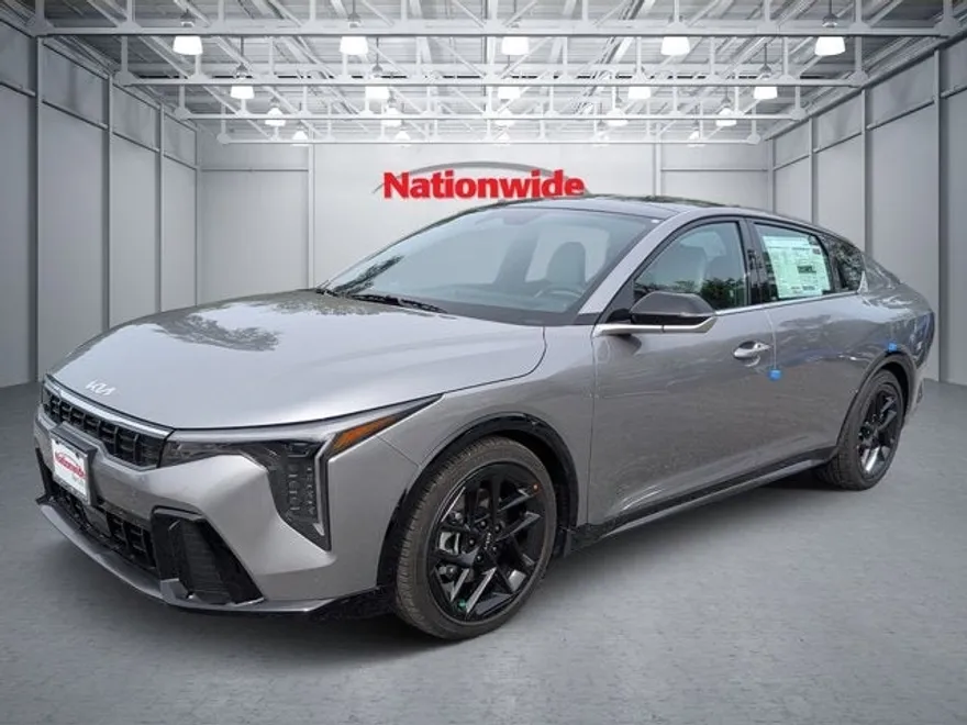 2025 Kia K4 GT-Line Turbo photo 1