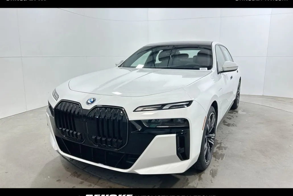 2026 Bmw 750e photo 1