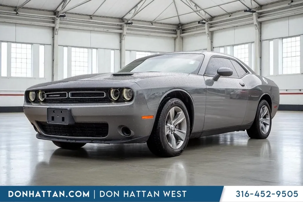 2019 Dodge Challenger SXT photo 1