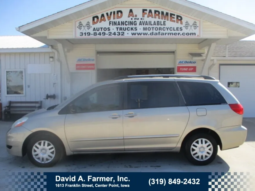 2008 Toyota Sienna LE photo 1