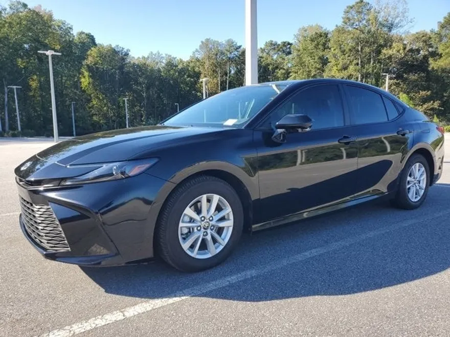 2025 Toyota Camry Base photo 1