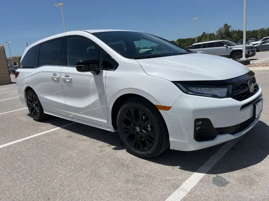 2025 Honda Odyssey photo 1