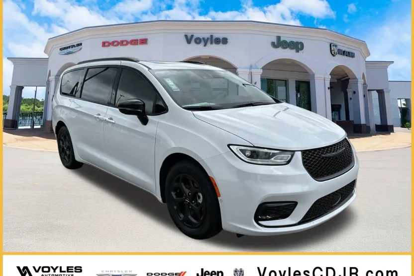 2024 Chrysler Pacifica Hybrid photo 1
