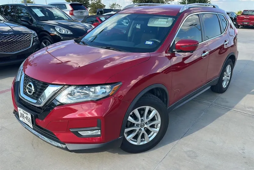 2017 Nissan Rogue SV photo 1