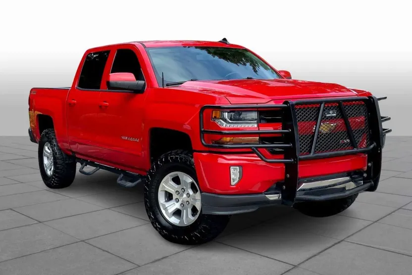2017 Chevrolet Silverado 1500 LT photo 1