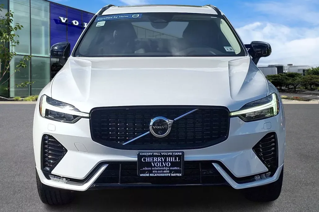 2025 Volvo XC60 B5 Plus photo 1