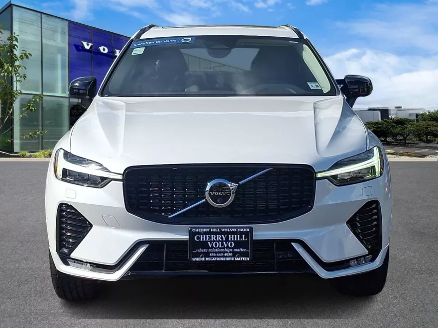 2025 Volvo XC60 B5 Plus photo 1