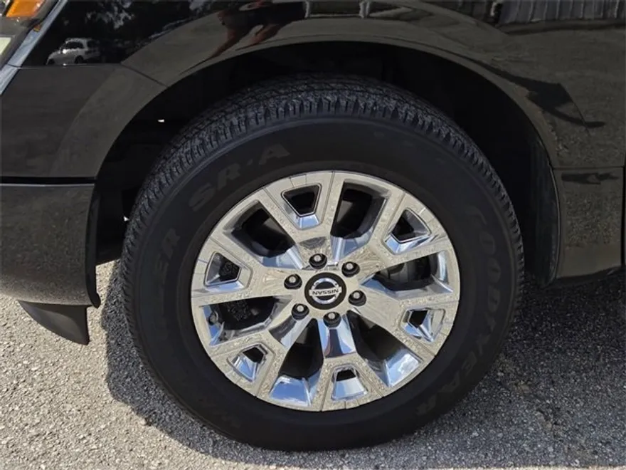 2020 Nissan Titan SL Crew Cab photo 1