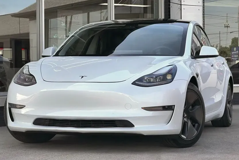 2021 Tesla Model 3 Standard Range Plus photo 1
