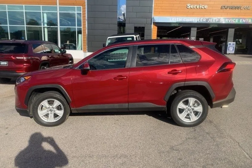 2019 Toyota RAV4 XLE photo 1
