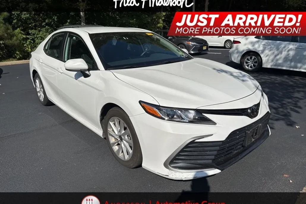 2024 Toyota Camry LE photo 1