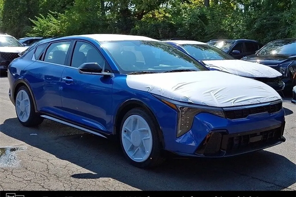 2025 Kia K4 GT-Line Turbo photo 1