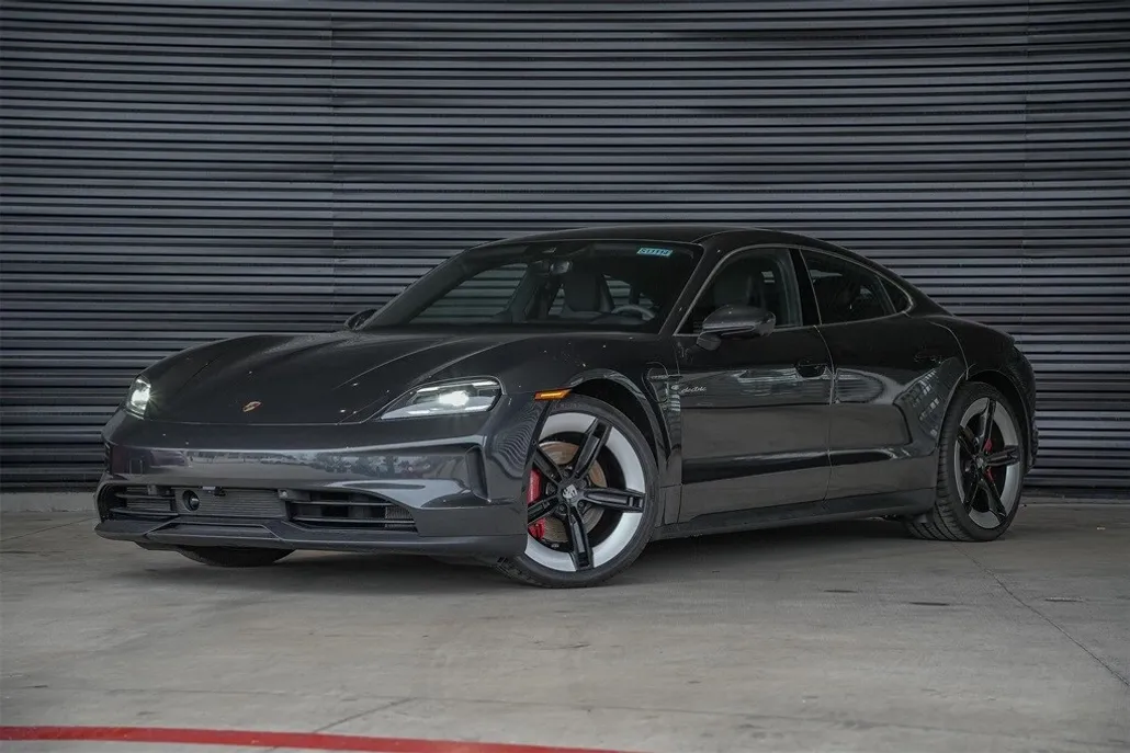 2025 Porsche Taycan 4S photo 1