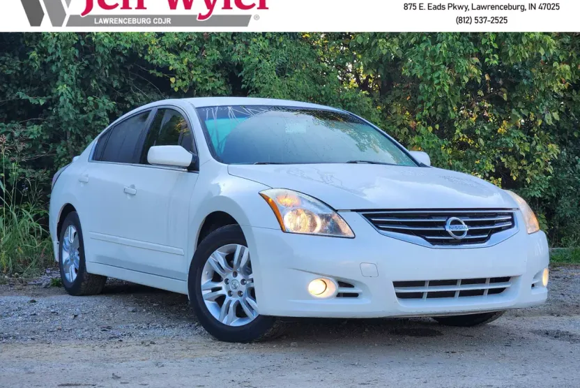 2011 Nissan Altima 2.5 S photo 1