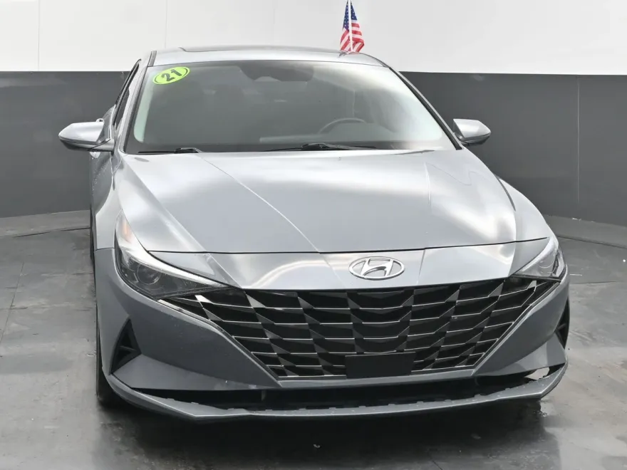 2021 Hyundai Elantra SEL photo 1