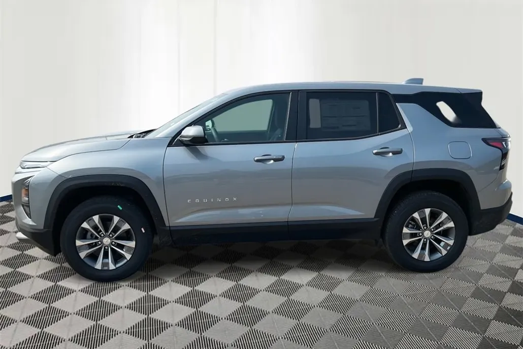 2026 Chevrolet Equinox LT photo 1