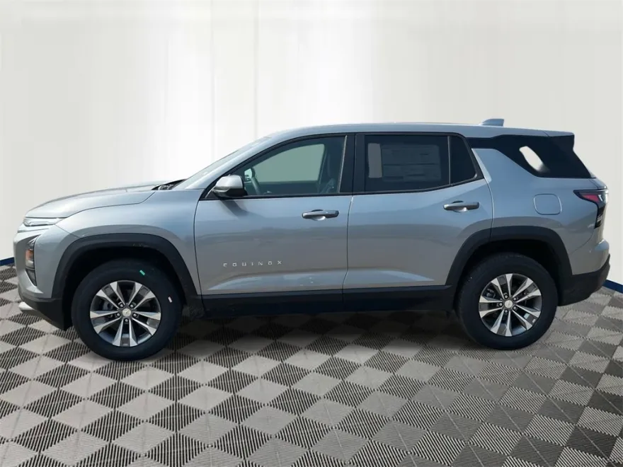 2026 Chevrolet Equinox LT photo 1