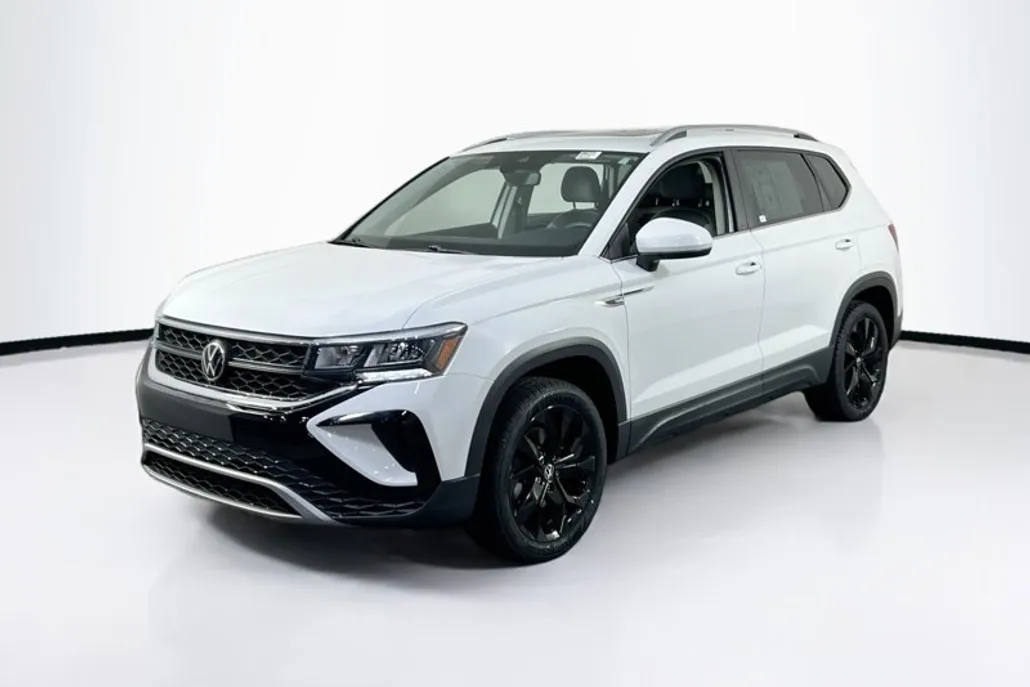 2022 Volkswagen Taos SE photo 1