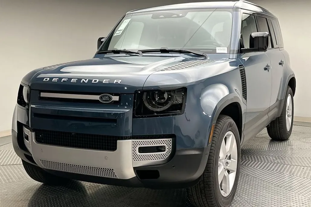 2025 Land Rover Defender 110 S photo 1