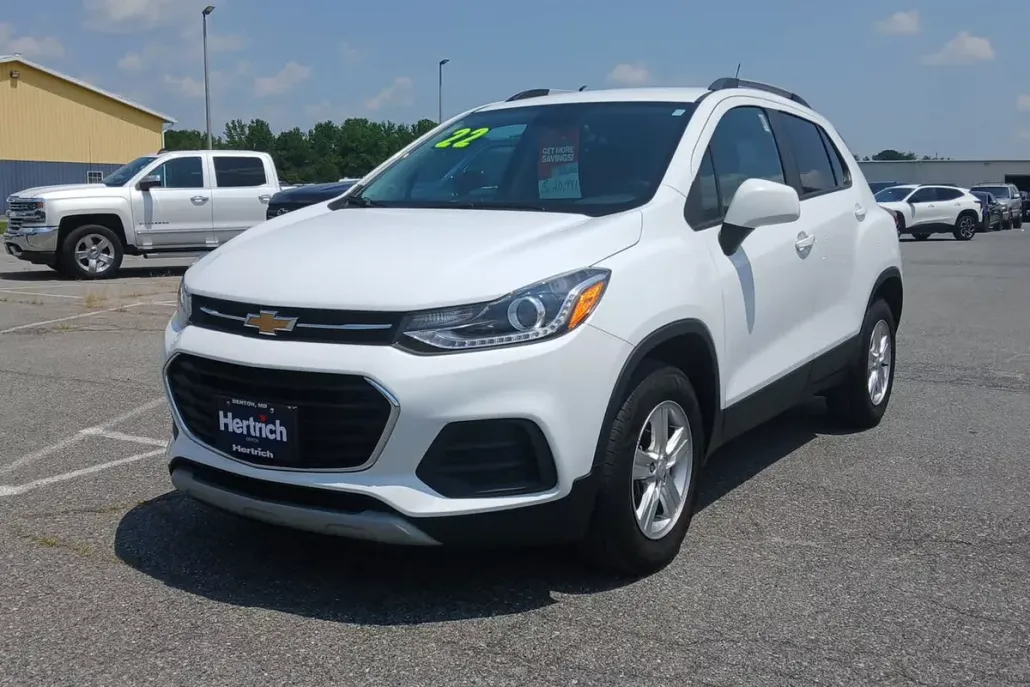 2022 Chevrolet Trax LT photo 1