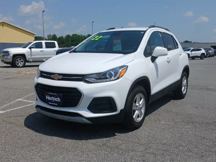 2022 Chevrolet Trax LT photo 1