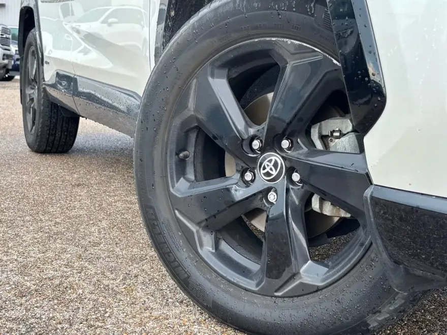 2021 Toyota RAV4 Hybrid XSE photo 1
