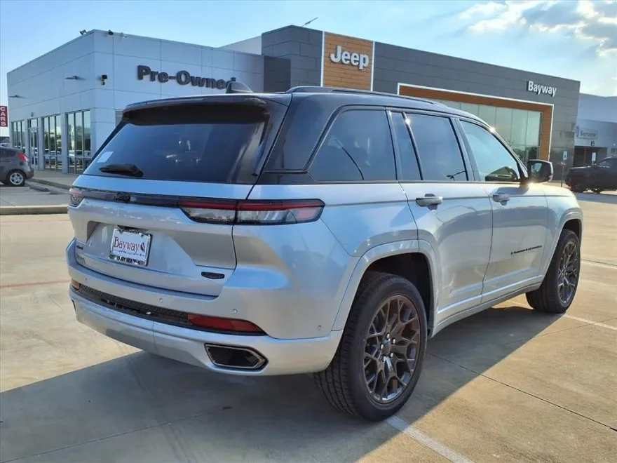 2025 Jeep Grand Cherokee Summit photo 1