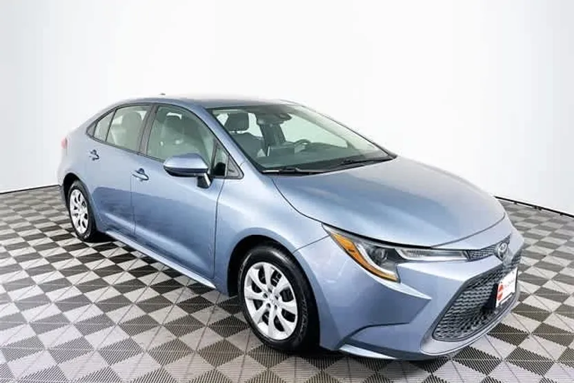 2020 Toyota Corolla LE photo 1