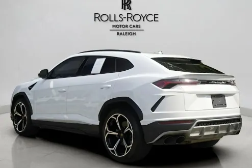 2020 Lamborghini Urus Base photo 3