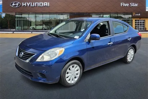 2012 Nissan Versa 1.6 SV photo 3