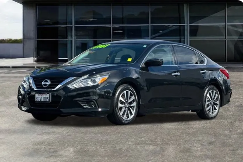 2017 Nissan Altima 2.5 SV photo 1