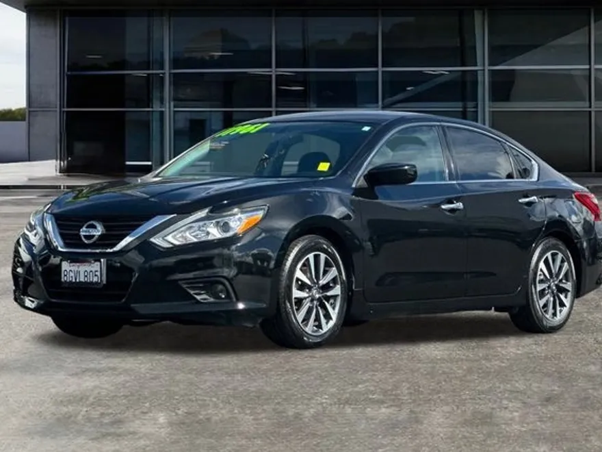 2017 Nissan Altima 2.5 SV photo 1