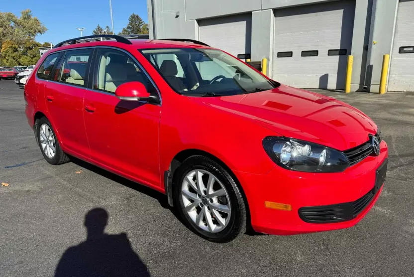 2013 Volkswagen Jetta SportWagen SE photo 1