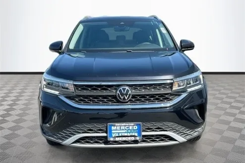 2023 Volkswagen Taos SE photo 2