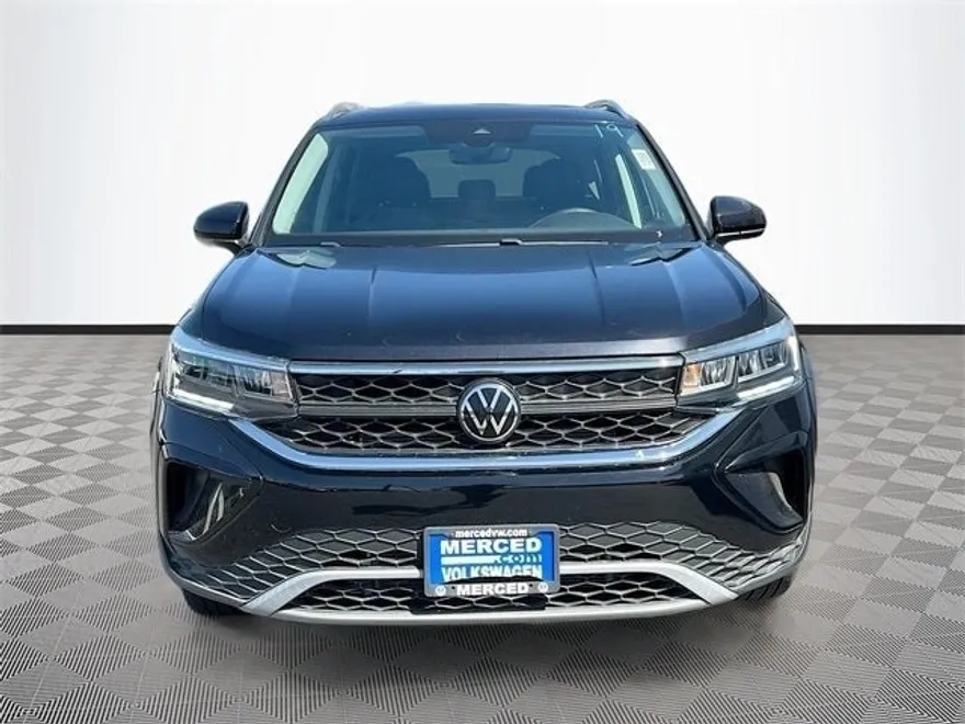 2023 Volkswagen Taos SE photo 2