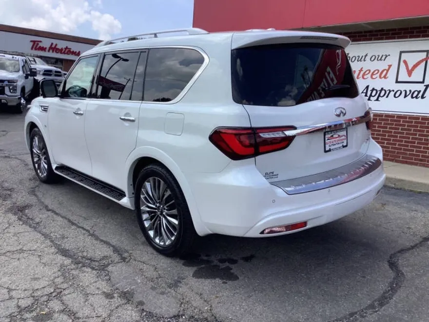 2019 Infiniti QX80 Luxe photo 1