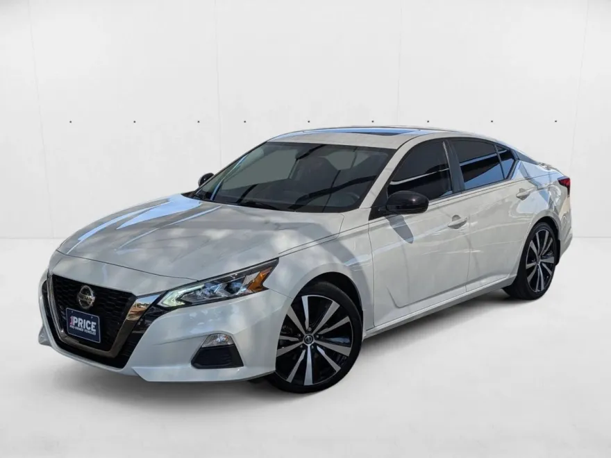 2022 Nissan Altima SR photo 1
