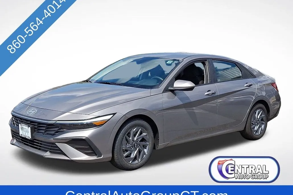 2024 Hyundai Elantra SEL photo 1