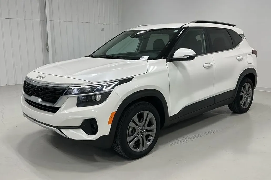 2023 Kia Seltos S photo 1