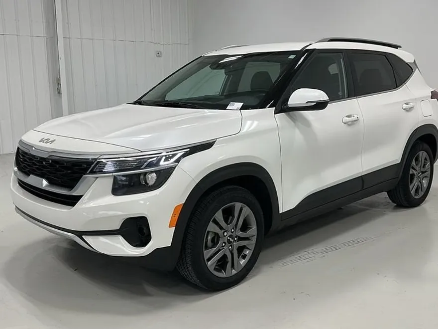 2023 Kia Seltos S photo 1